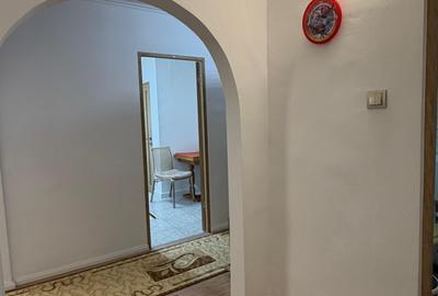 Apartament cu 3 camere, 2 bai si 2 balcoane, decomandat et , cartier MV1 - 9