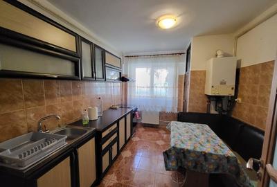 Apartament cu 3 camere decomandate. Mioritei - 6