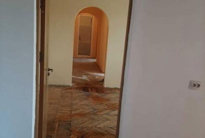 Apartament cu 3 camere semidecomandat în Siret - 2