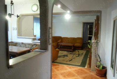 Inchiriez apartament 3 camere,etaj IV,B-dul Traian,Satu Mare - 2