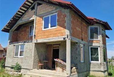 Casa de vanzare la rosu individuala 6 camere  Jebel