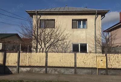 Casă cu 3 camere cu Teren 800 Mp în Amara