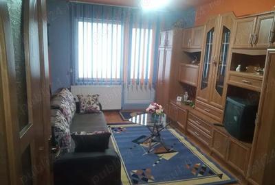 Vand apartament cu doua camere etaj 1 - 4