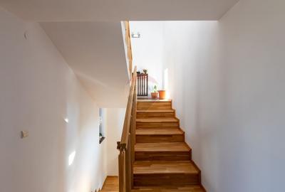 Casă cu 7 camere cu Teren 1617 Mp în Central - 33