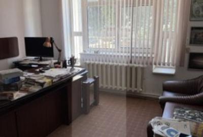 Spațiu comercial, de 300 mp, în Central - 7