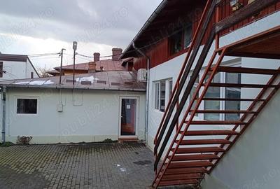 Casă cu 10 camere în Central - 10