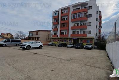 Spatiu comercial, stradal, parter de bloc si demisol, 800mp plus 600 mp teren li - 2