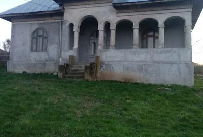 Casă cu 3 camere cu Teren 1104 Mp în Central