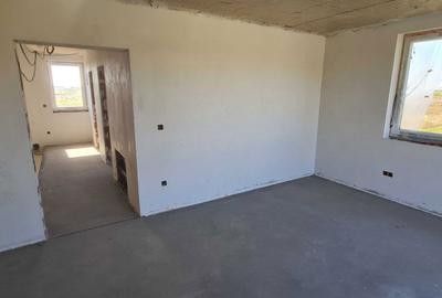 Casă cu 4 camere în Moșnița Veche - 2