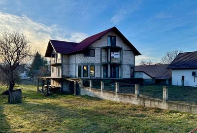 Casă cu 6 camere în Rozavlea - 9