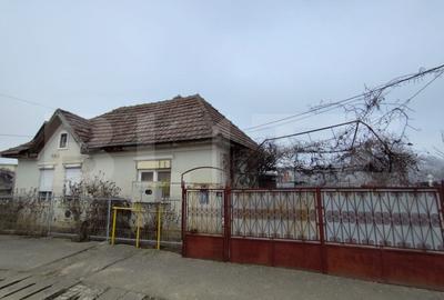 Casa cu Potential de Extindere, Teren Generos 2304 mp, utilitati complete - Aiud
