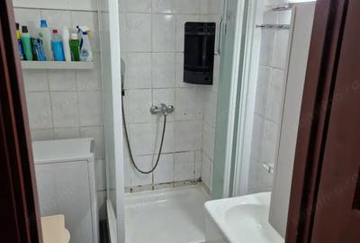 Apartament cu 3 camere semidecomandat în Pajura