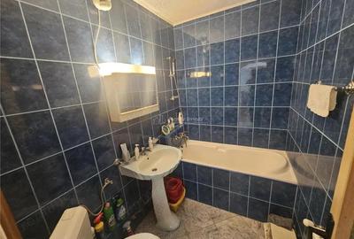 Resita, 2 Cam. Cf. 1, Et. 1, Bulevard, Micro 1 - 18