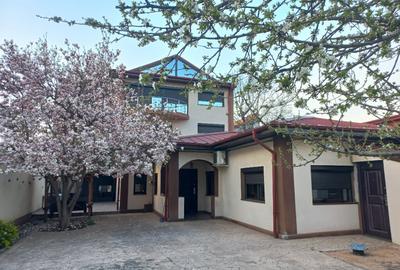 Casă cu 7 camere cu Teren 390 Mp în Andronache