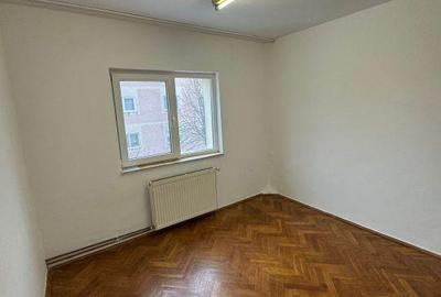 Apartament cu 4 camere decomandat în Micro 16 - 7