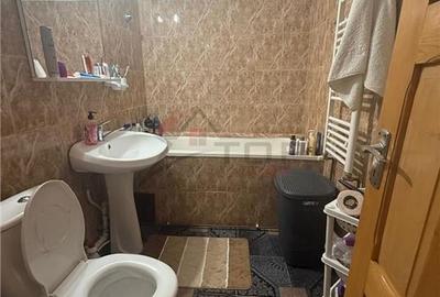 Apartament cu 3 camere decomandat, 2 bai, etajul 2 Cug Aleea Tudor Neculai - 9