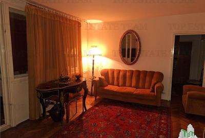 Apartament cu 3 camere semidecomandat în Tei