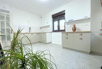 Apartament 3 camere de inchiriat - zona Centrala-Favorit - 1