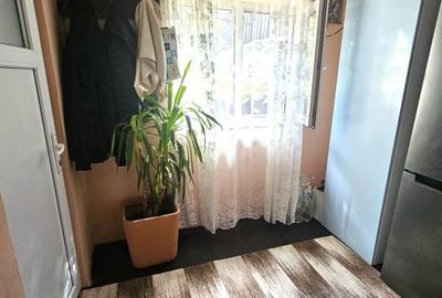 2 case la pret de una in Giulesti - lacul Morii/capatul tramvaiului 11 - 19