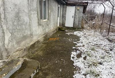 Casa de la Sihlea cu suprafata de 100 mp si teren 1145 mp,t - 1
