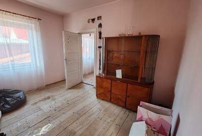 Casă cu 3 camere cu Canalizare în Central - 7