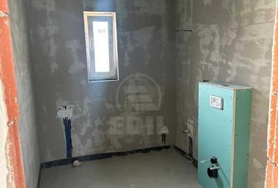 Casa individuala, semifinisata, Lona - 5