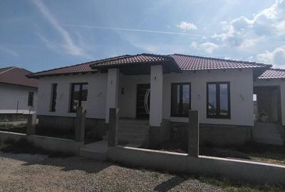 Casă individuală cu 4 camere cu Canalizare în Șard - 1
