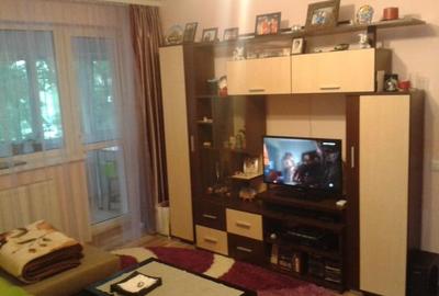 Apartament cu 2 camere semidecomandat, mobilat în Gorjului