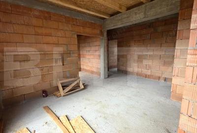 Casa pe un nivel, 3 camere, 100 mp ?i teren generos de 500 mp - zona Unirea - 10