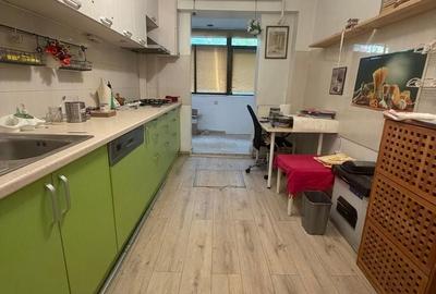Apartament cu 3 camere decomandat, mobilat în Viziru 3