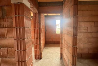 Duplex cu 4 camere cu Canalizare în Ipotești - 8