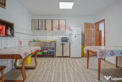 Casă cu 10 camere cu Teren 1137 Mp în Moieciu - 18