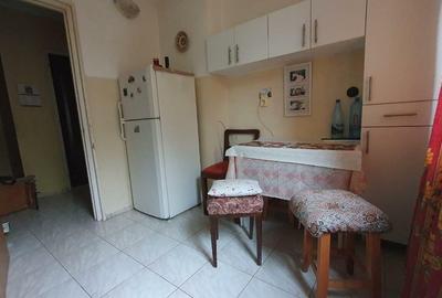 Apartament semidecomandat în Tei