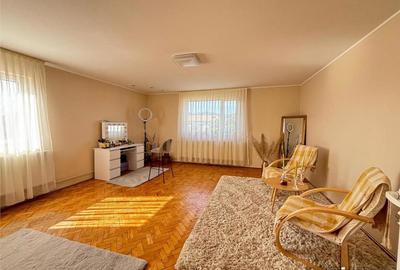 Casă cu 6 camere cu Teren 300 Mp în Central