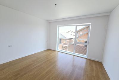 Vila -  4 camere - 3 bai - apa curenta- incalzire pardoseala- str asfaltata - 3