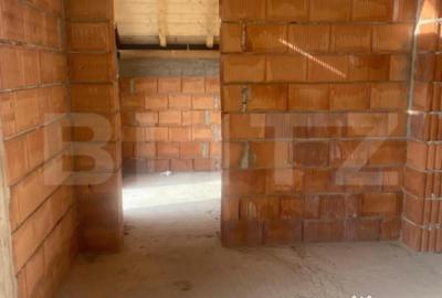 Casă cu 4 camere cu Teren 400 Mp în Central - 1