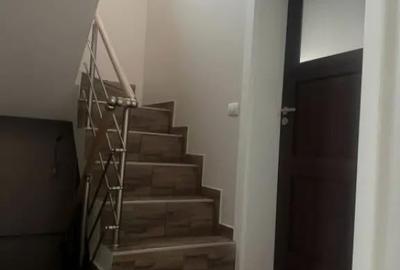 Casă cu 5 camere cu Teren 2000 Mp în Podari - 8
