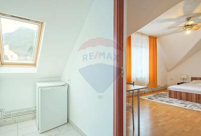 Casă cu 10 camere cu Teren 411 Mp în Schei - 22