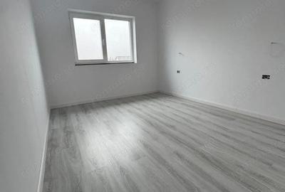 Casă cu 5 camere cu Teren 305 Mp în Remetea Mare - 4