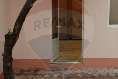 Casă cu două corpuri, ideală pentru firmă, Vitan - 16