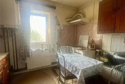 Apartament cu 3 camere semidecomandat, mobilat în Central - 9