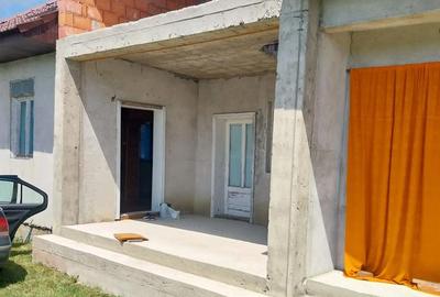Casă cu 5 camere cu Teren 1500 Mp în Apateu - 10