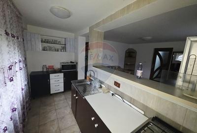 Casa / Vila cu 4 camere de vanzare Tarcau - 9