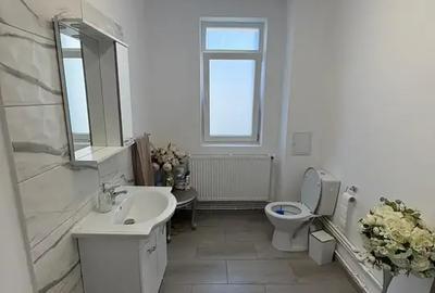 Casă cu 6 camere cu Canalizare în Moșilor - 7