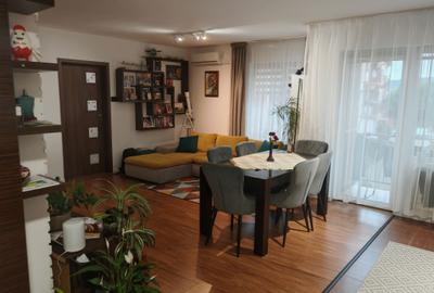 Apartament cu 3 camere decomandat în Florești