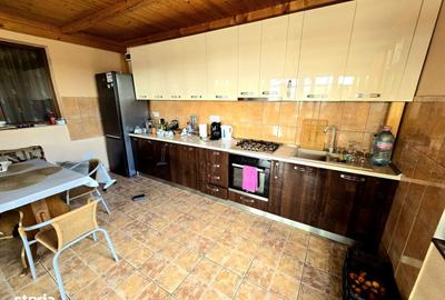 Casă cu 8 camere cu Teren 1146 Mp în Vânători - 13