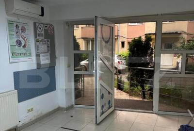 Spatiu comercial de vanzare, 54 mp, in zona Han