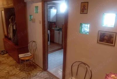 Apartament cu 3 camere decomandat în Dărmănești - 2