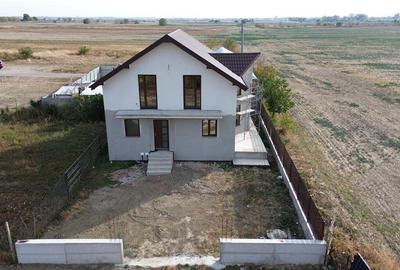 Casă individuală cu 4 camere în Exterior Est