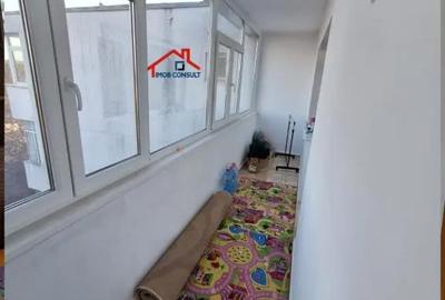 Apartament cu 3 camere decomandat în Narcisa - 4